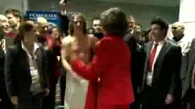 Puyol krali�eyi b�yle kar��lad�